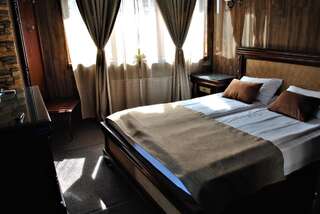 Отели типа «постель и завтрак» Hotel Edinburgh Caracal Двухместный номер с 1 кроватью-6